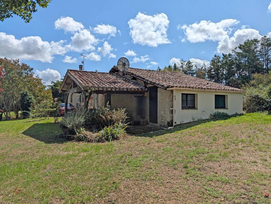 Maison en pierre de caractère avec deux chambres, piscine et maison d'amis - photo 4