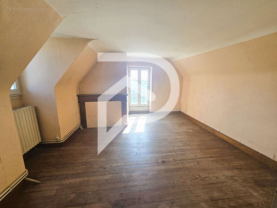 Maison de ville de 101 m² à rénover entièrement. - photo 7