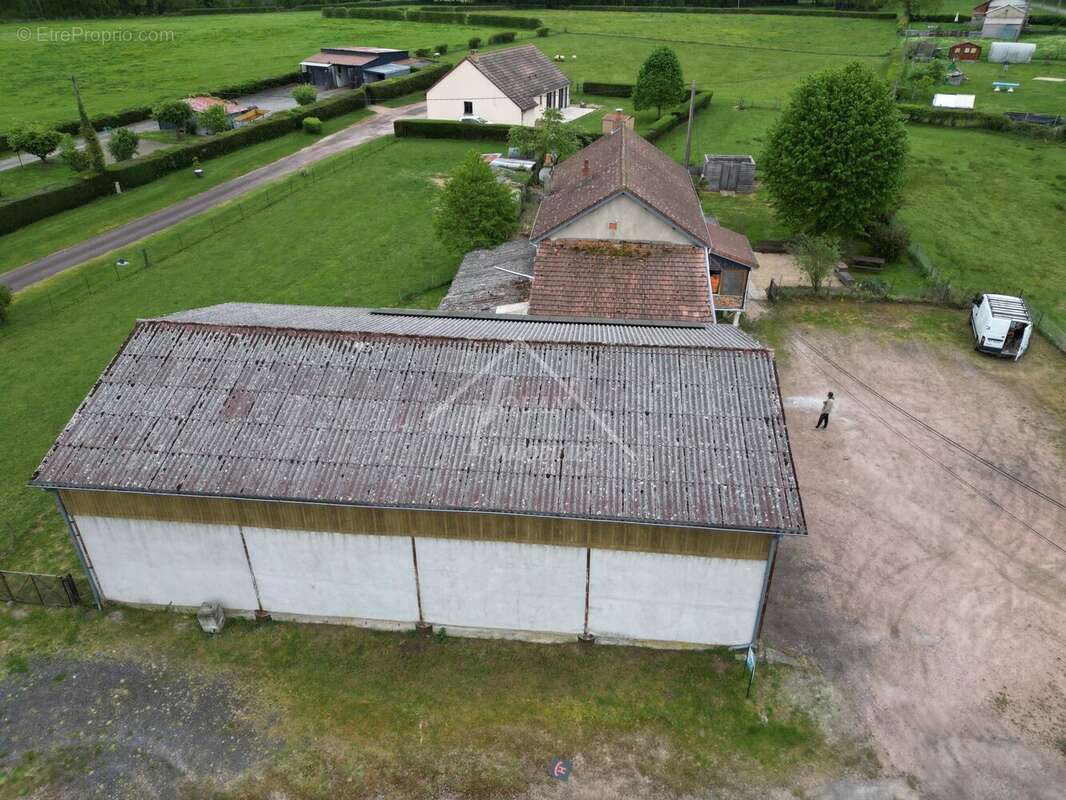 Commerce à YOUX