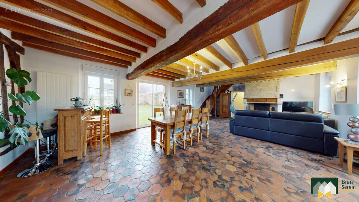 Pièce de vie  - Maison à FONTAINE-SIMON