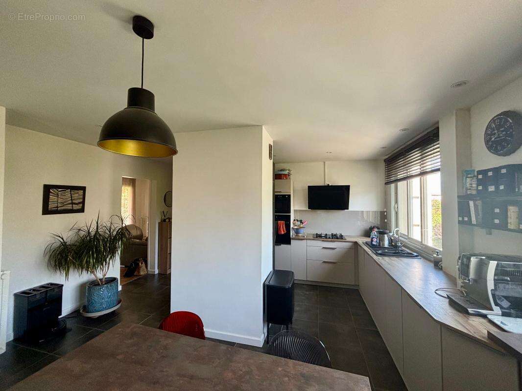 Coup de cœur assuré à Billère pour ce T3 lumineux, balcon,garage et cave - photo 6