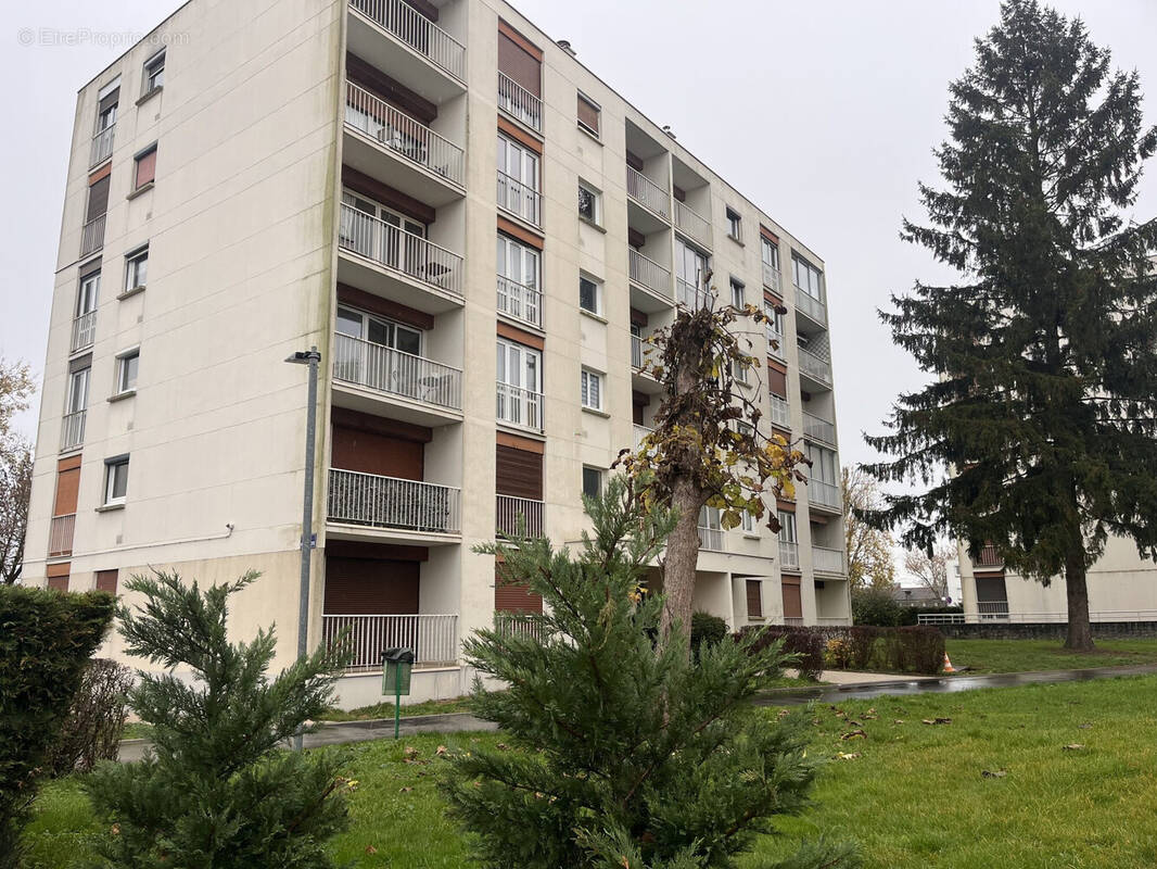 Appartement à SAINT-JEAN-DE-LA-RUELLE