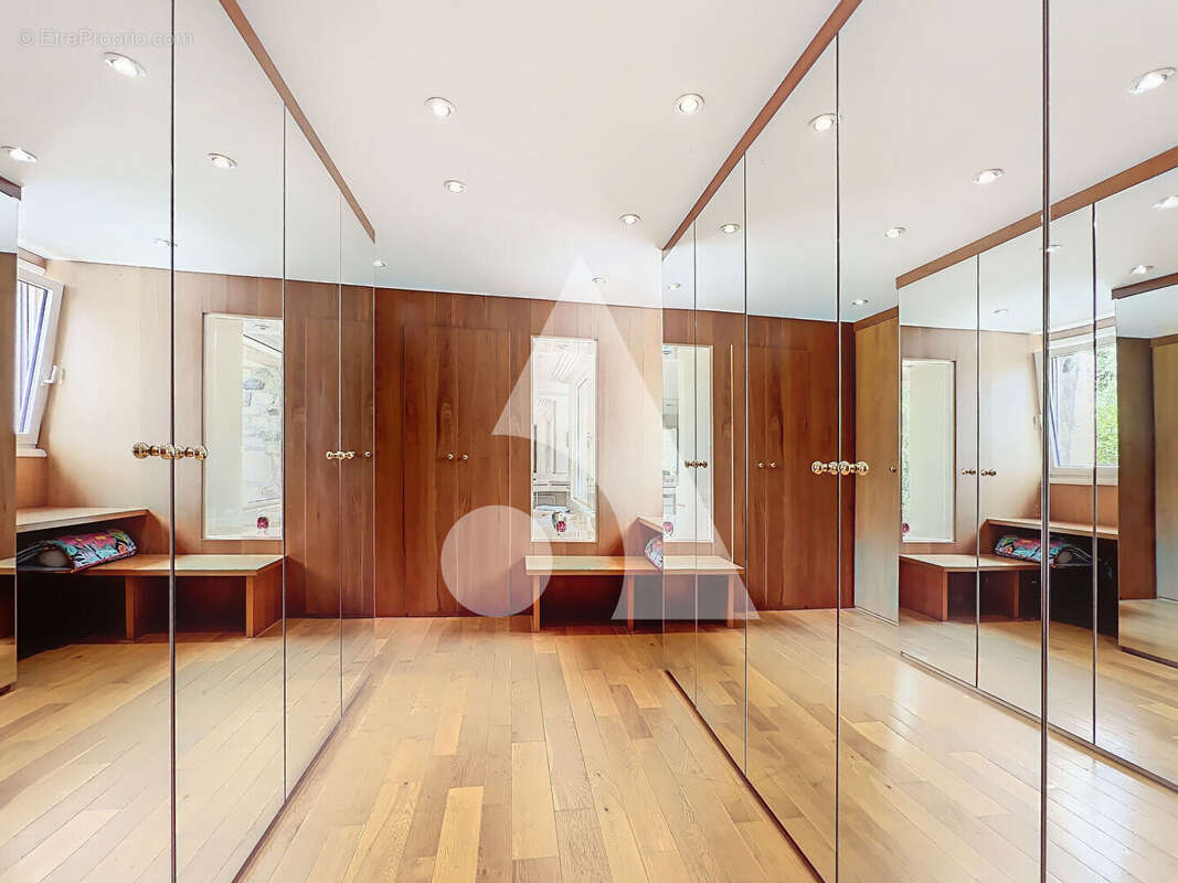 Maison à MONTROND-LES-BAINS