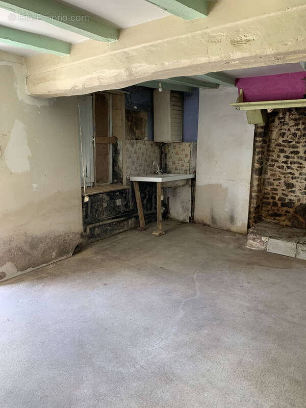 Maison à AMBRIERES-LES-VALLEES