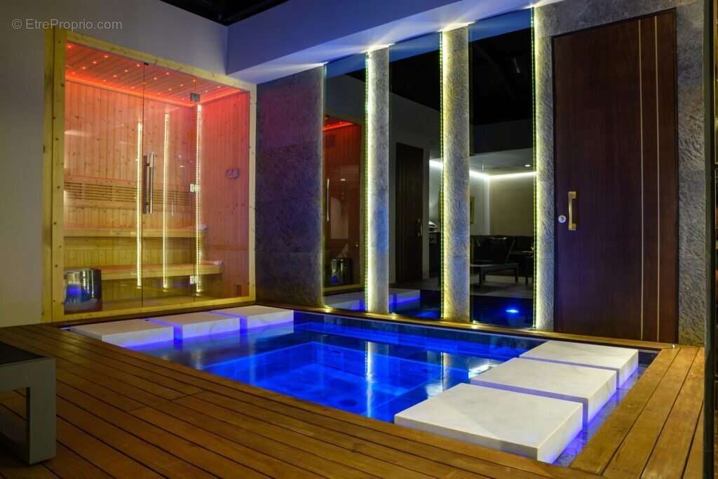 Villa Secret : l'exclusivité absolue au coeur du triangle d'or. Un placement à haute rentabilité. - photo 3