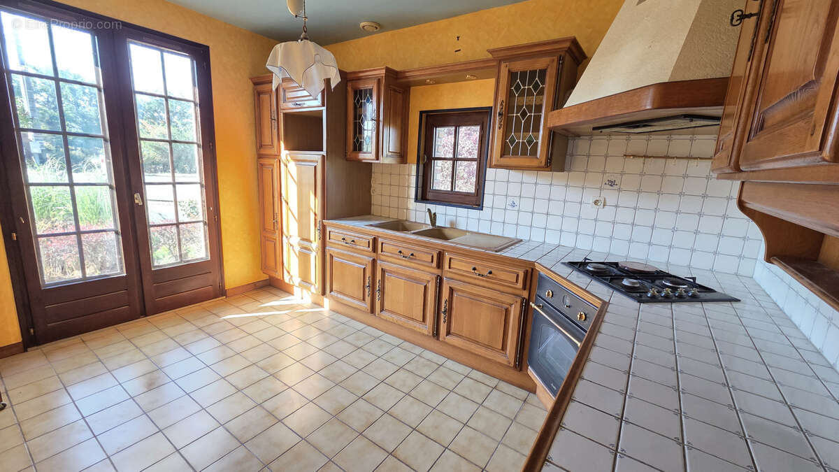 CHEMILLY   Maison sur sous-sol avec terrain de 1 500 m2 - photo 3