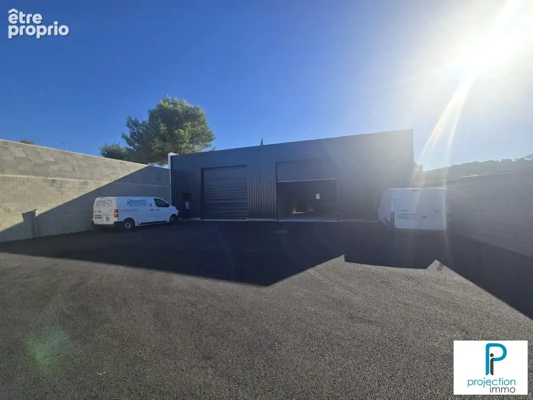 Photo Commerce à Bagnols-Sur-Ceze au prix de 332 000€
