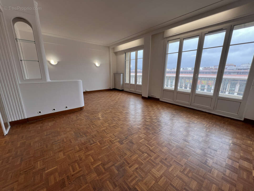Appartement à MARSEILLE-1E