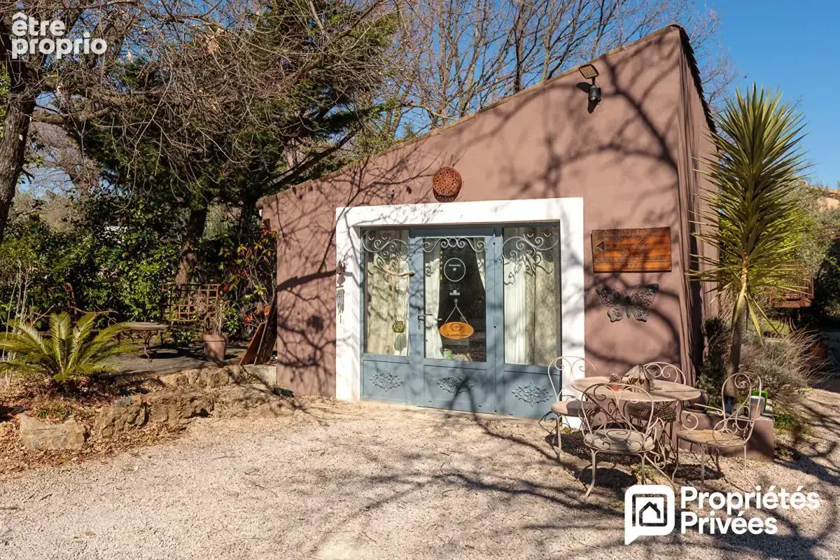 Villa avec piscine, jolie dépendance et vue dégagée - photo 14