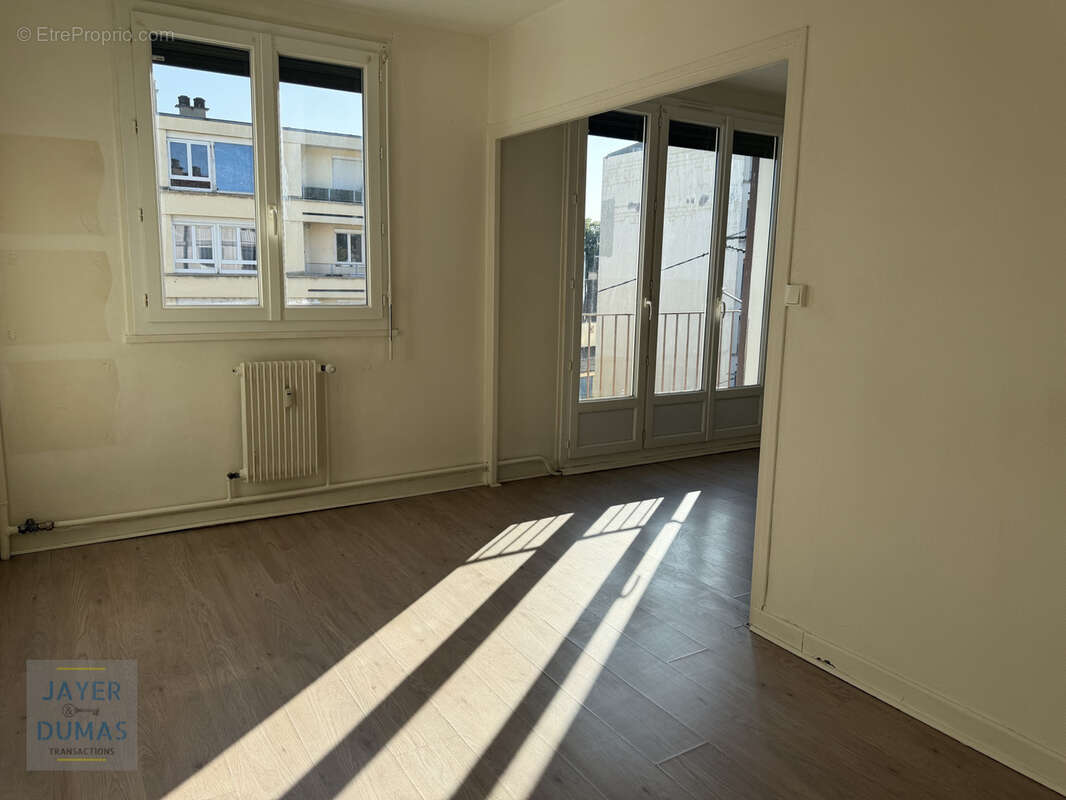 CHALON-SUR-SAONE - Appartement T3 dans petite copropriété - - photo 2