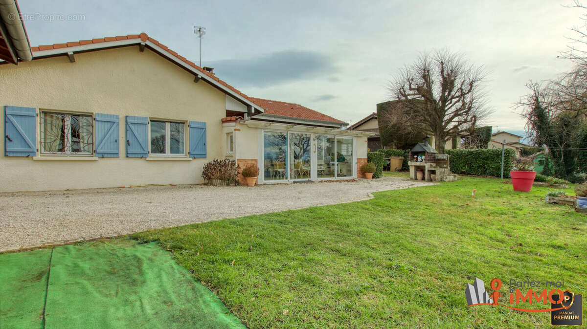 terrain de 860m²