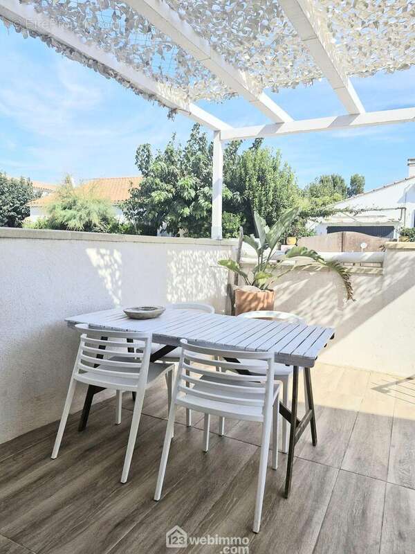 Terrasse apt. Rdc côté EST. - Maison à SAINTES-MARIES-DE-LA-MER