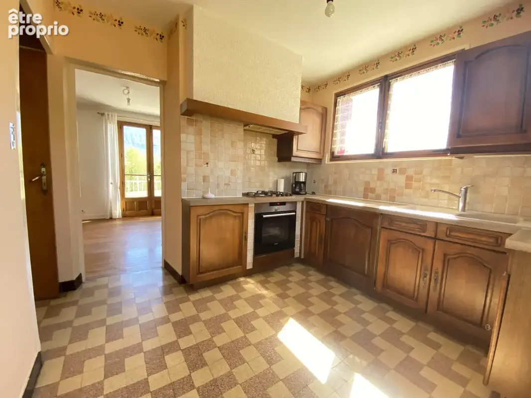 Maison T6 sur terrain plat , clos et arboré. - photo 8
