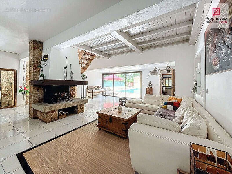 Maison à TOURRETTES