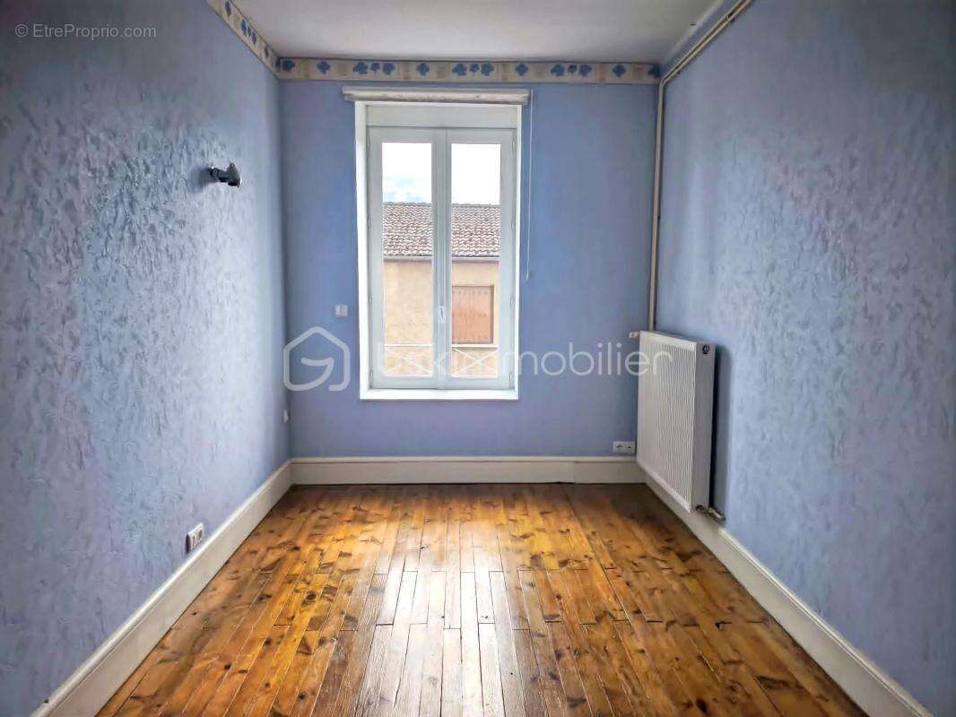 Appartement à NOIRETABLE