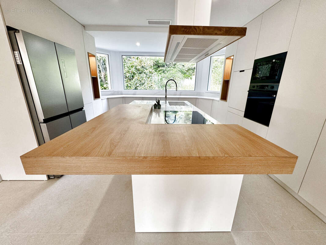 Maison à SAINT-CLEMENT-DE-RIVIERE