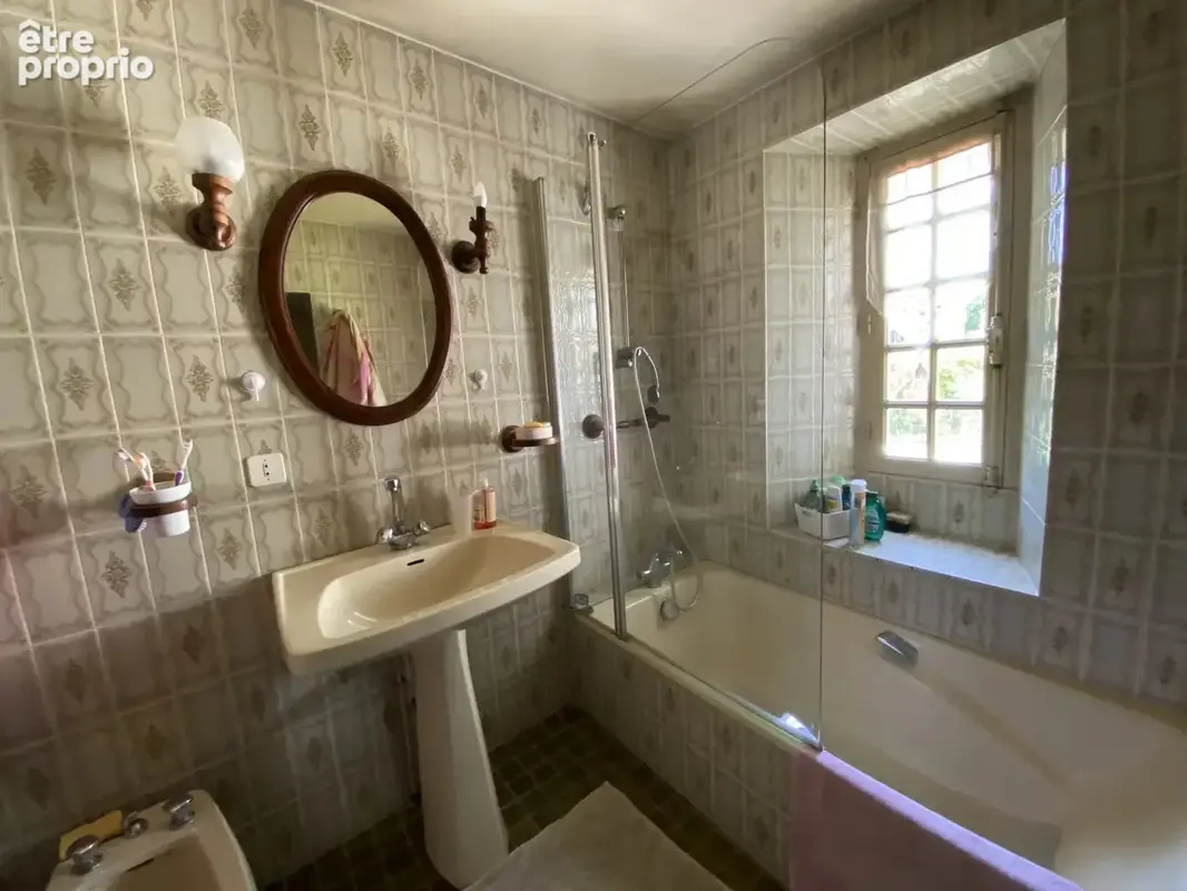 Demeure de caractère au Dorat – Une maison avec un joli jardin et un garage - photo 8