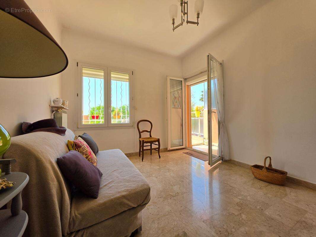 Appartement t4 avec terrasses et cave a vendre centre-ville de sanary-sur-mer - photo 6
