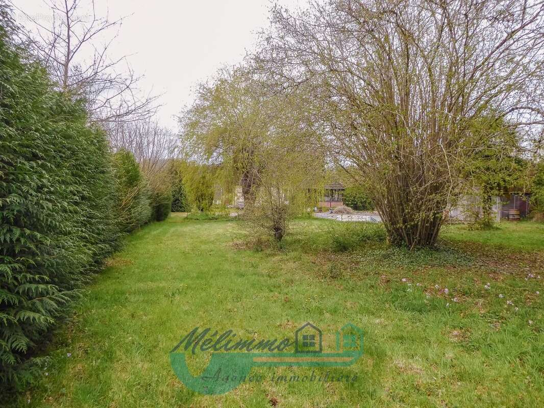 Maison 230 m² à Saint-Sauveur-En-Puisaye  - photo 9