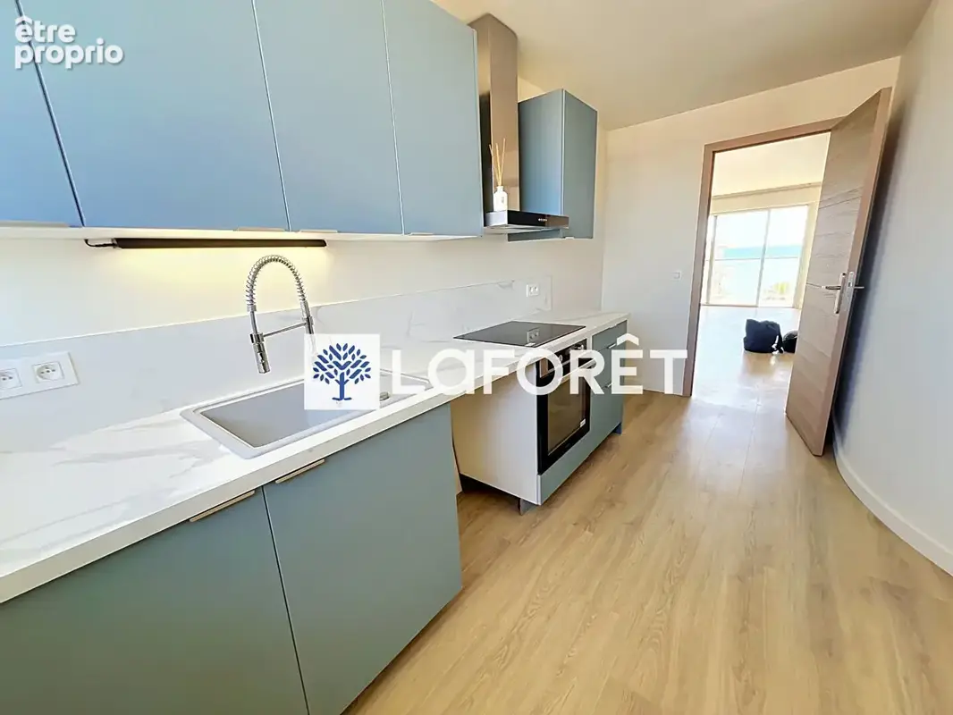 Appartement dernier étage, rénové, Cros De Cagnes avec vue mer - photo 3