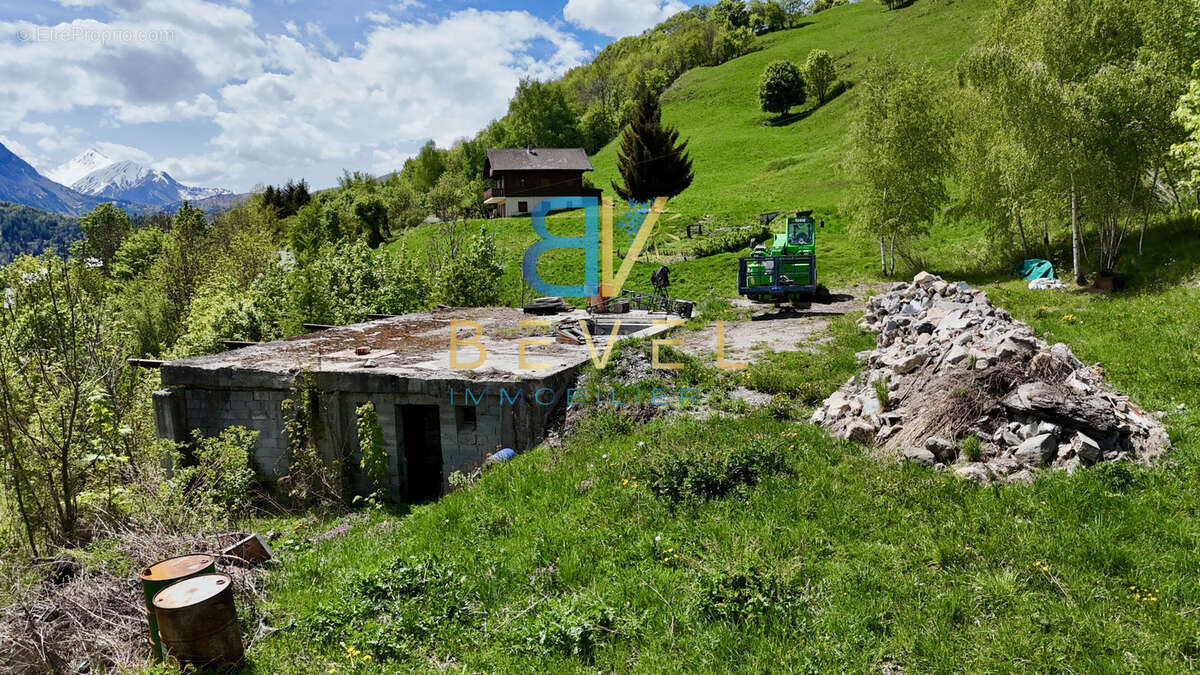 Terrain à JARRIER