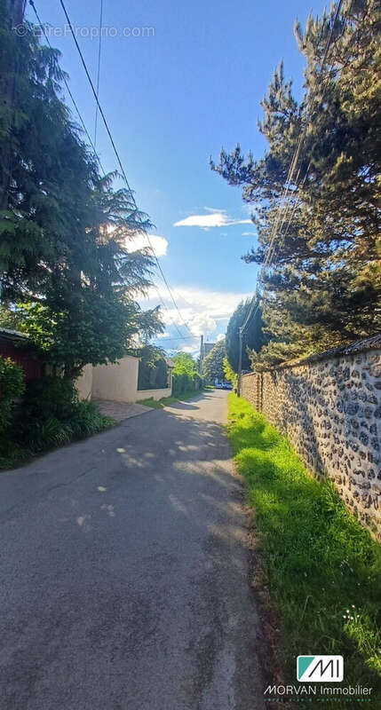 Terrain à LES ESSARTS-LE-ROI