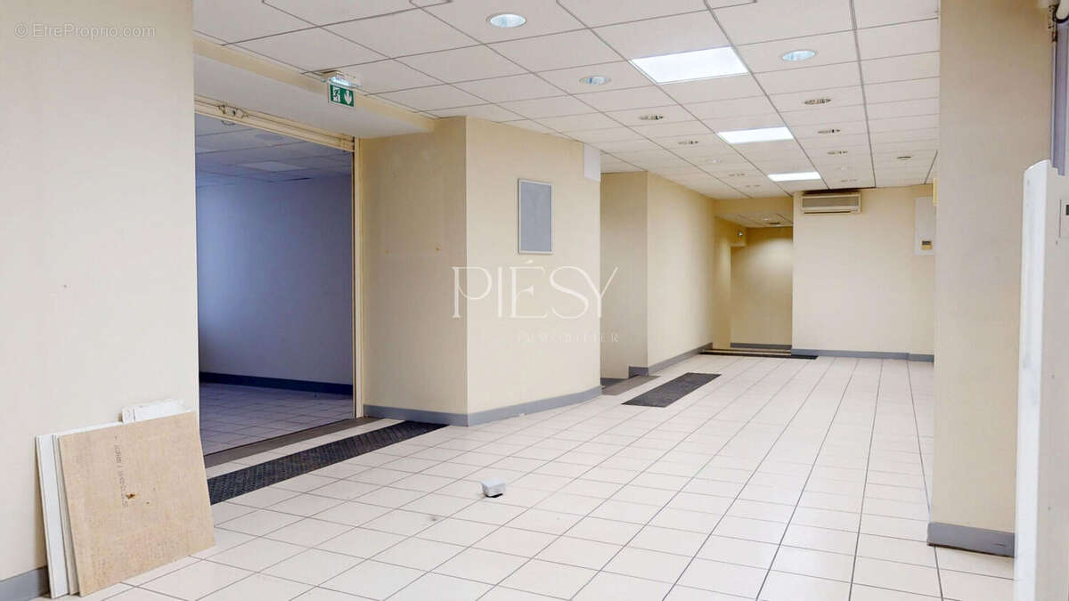 Commerce à VALLEIRY