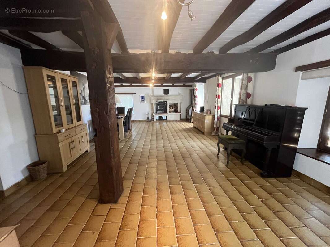 Maison 538 m² à Chasseneuil-Sur-Bonnieure  - photo 8