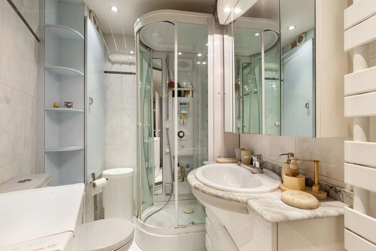 Appartement à PARIS-17E