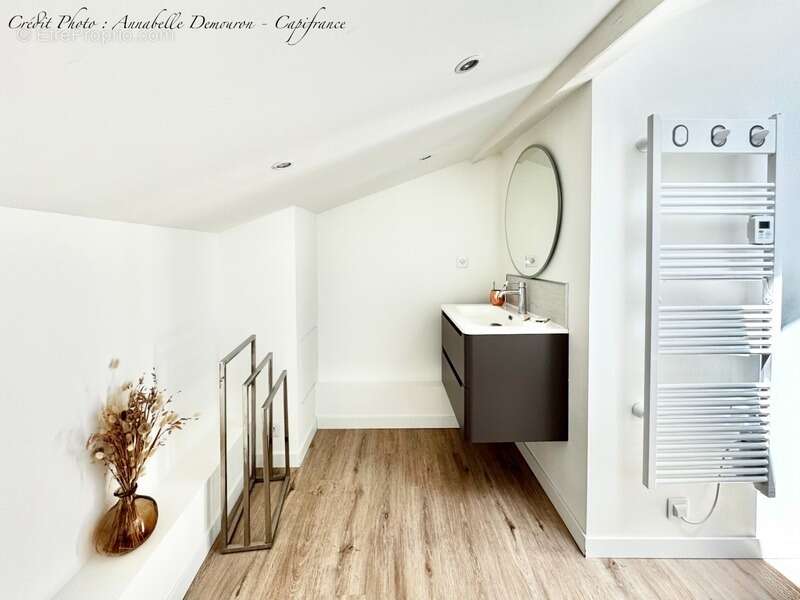 RIOM - EXCLUSIVITÉ – Maison de ville de caractère P6 entièrement rénovée avec jardin, abri et cave - photo 32