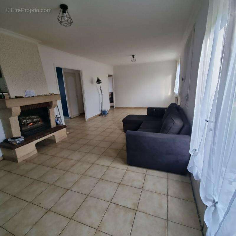 Maison à LES BORDES