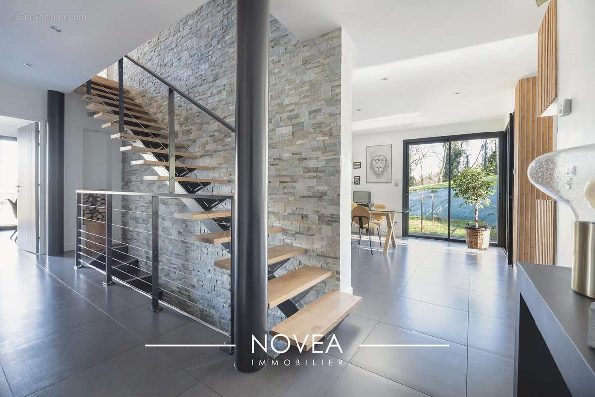 Maison à SAINT-ROMAIN-AU-MONT-D'OR