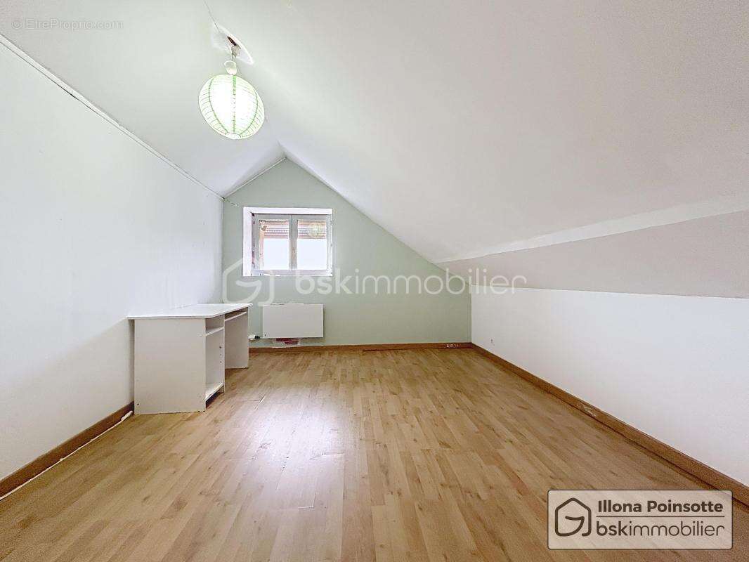 Maison à LA ROCHE-EN-BRENIL