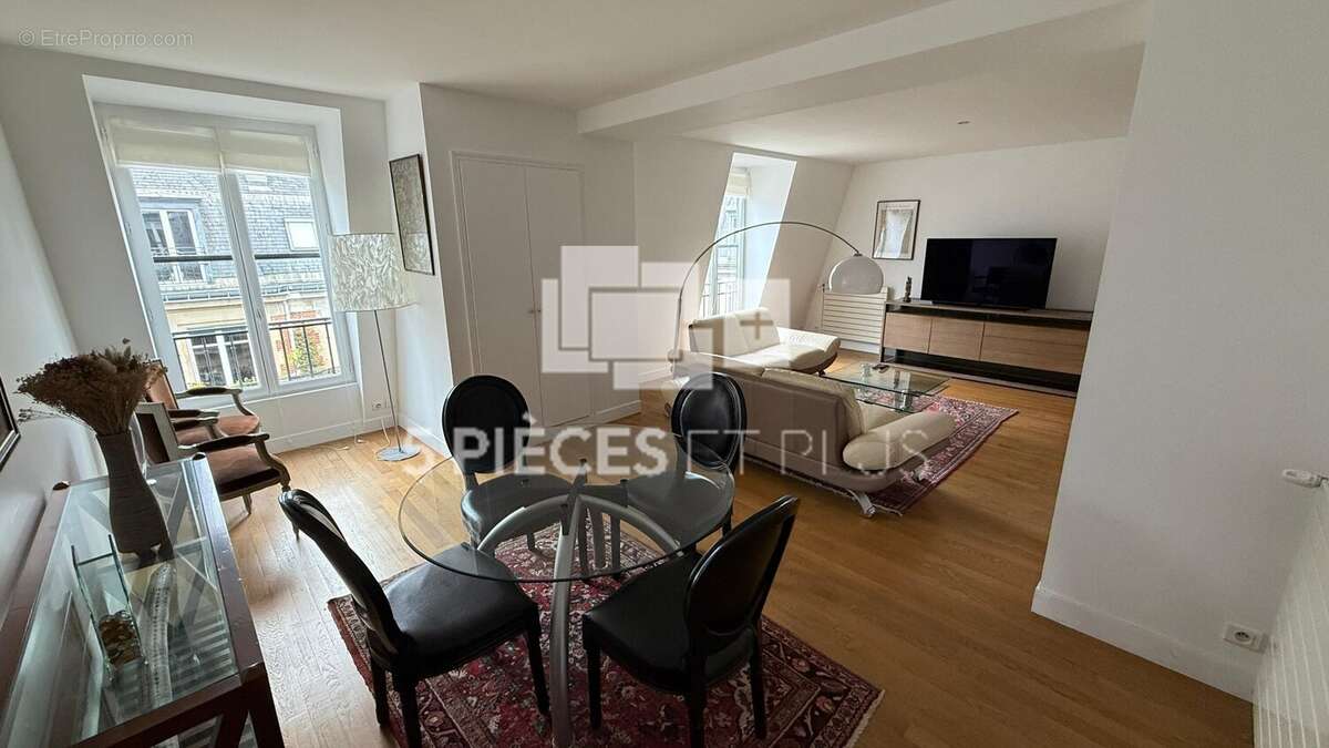 Appartement à PARIS-8E