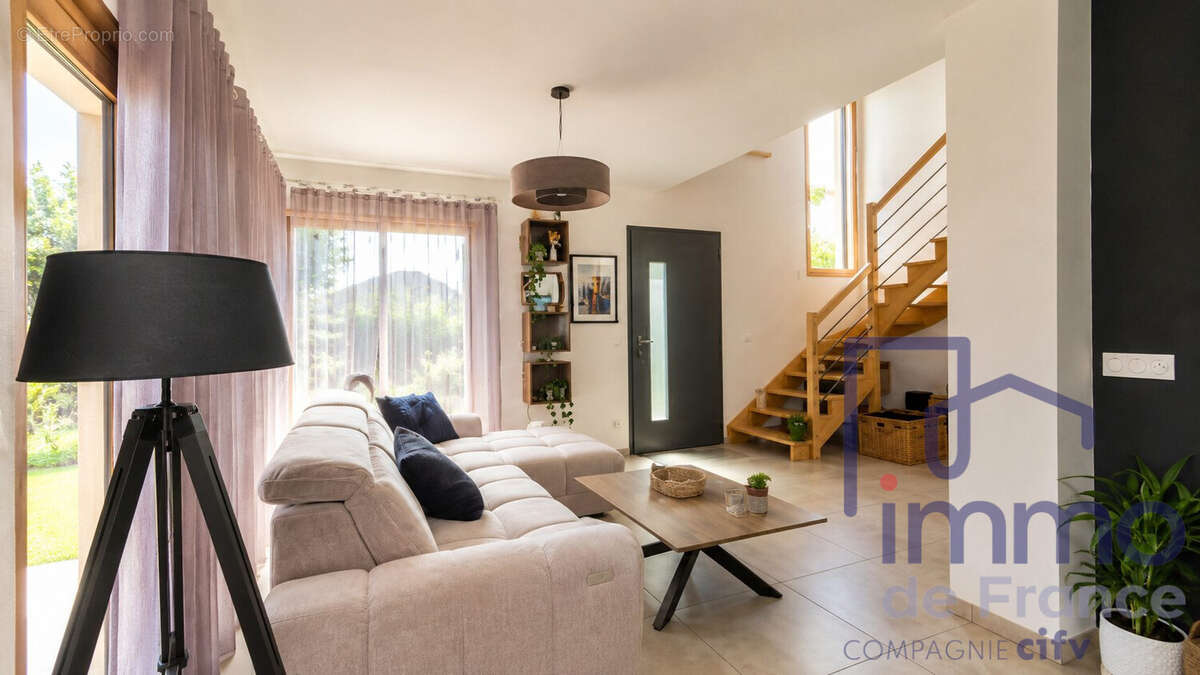 Maison 112 m² à Saint-Bonnet-Les-Oules  - photo 2