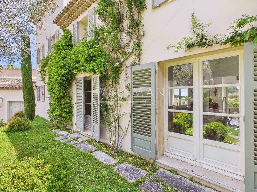 Maison à CHATEAUNEUF-GRASSE