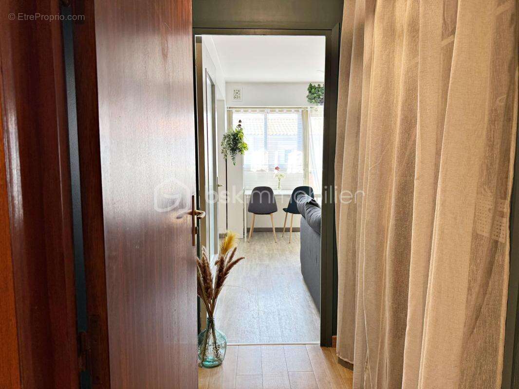 Dpt var - hyeres les palmiers centre - t1 bis de 28 m² - 4 eme etage avec ascenseur - photo 12