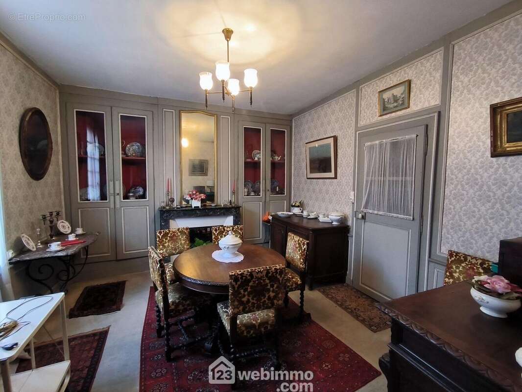 Une salle à manger de 15 m² - Maison à BRAINE