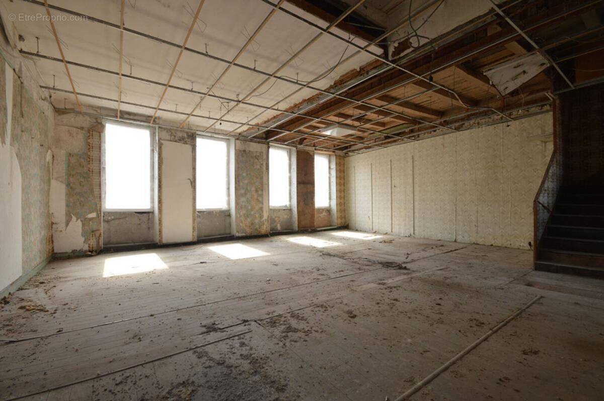 Immeuble a renover 17marans centre ville - photo 1