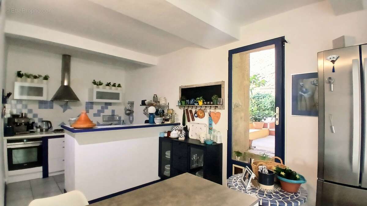 Elégante maison de Maître avec cour et piscine. - photo 12