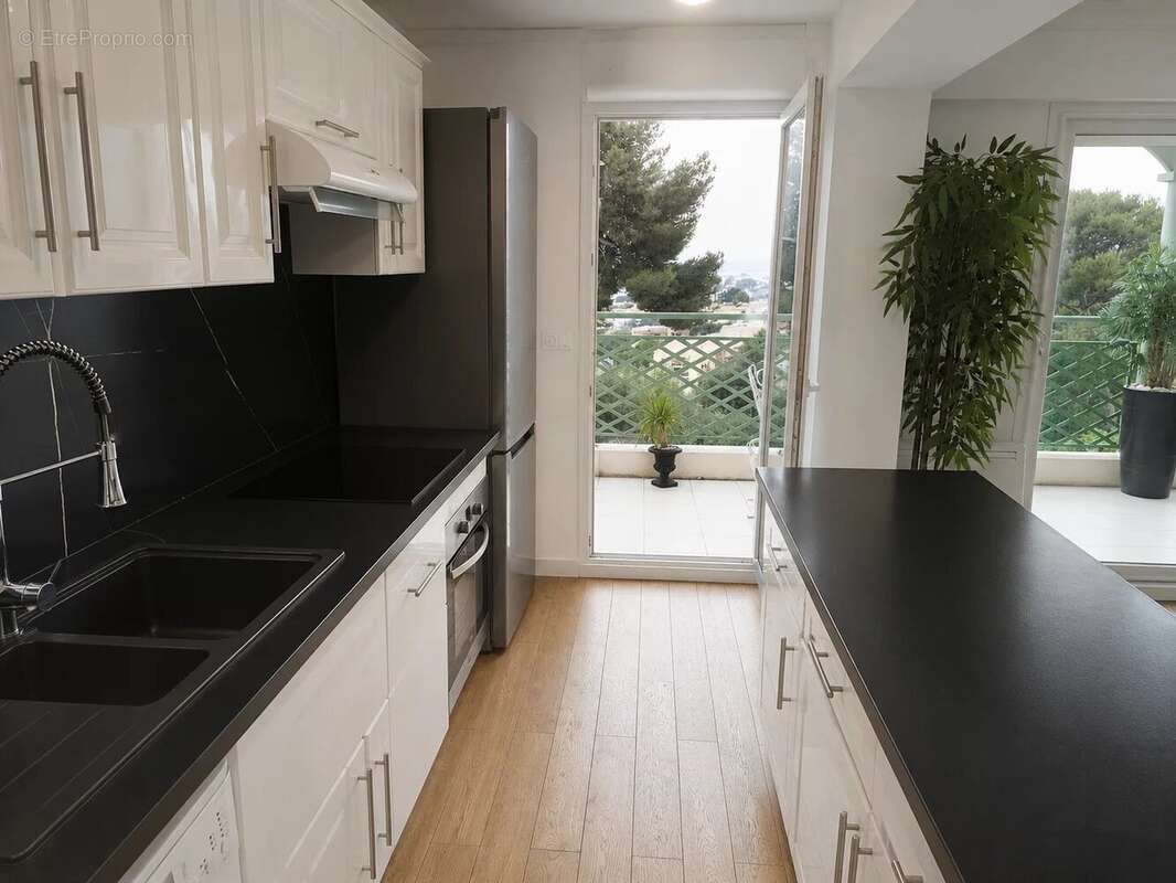 Appartement à SAINT-LAURENT-DU-VAR