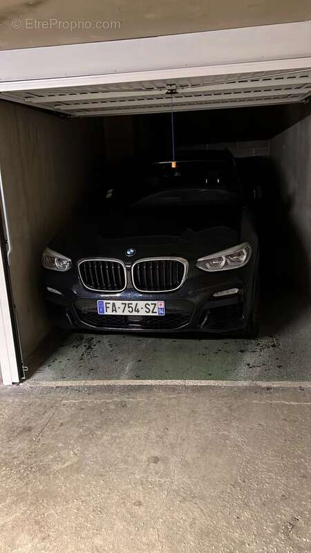 Parking à PARIS-12E