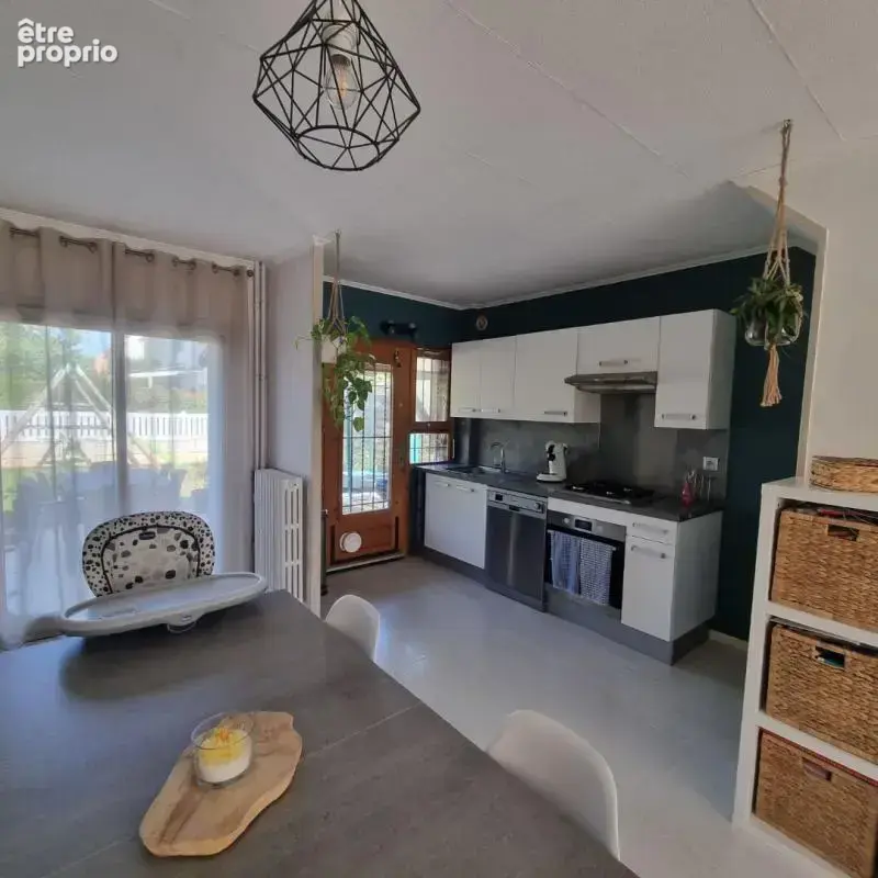 Maison  avec Garage et Jardin - photo 3
