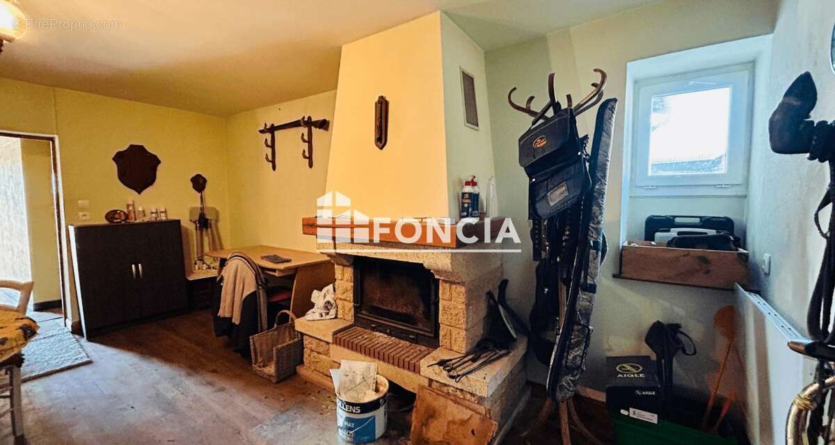 Maison à VENDEUVRE-DU-POITOU