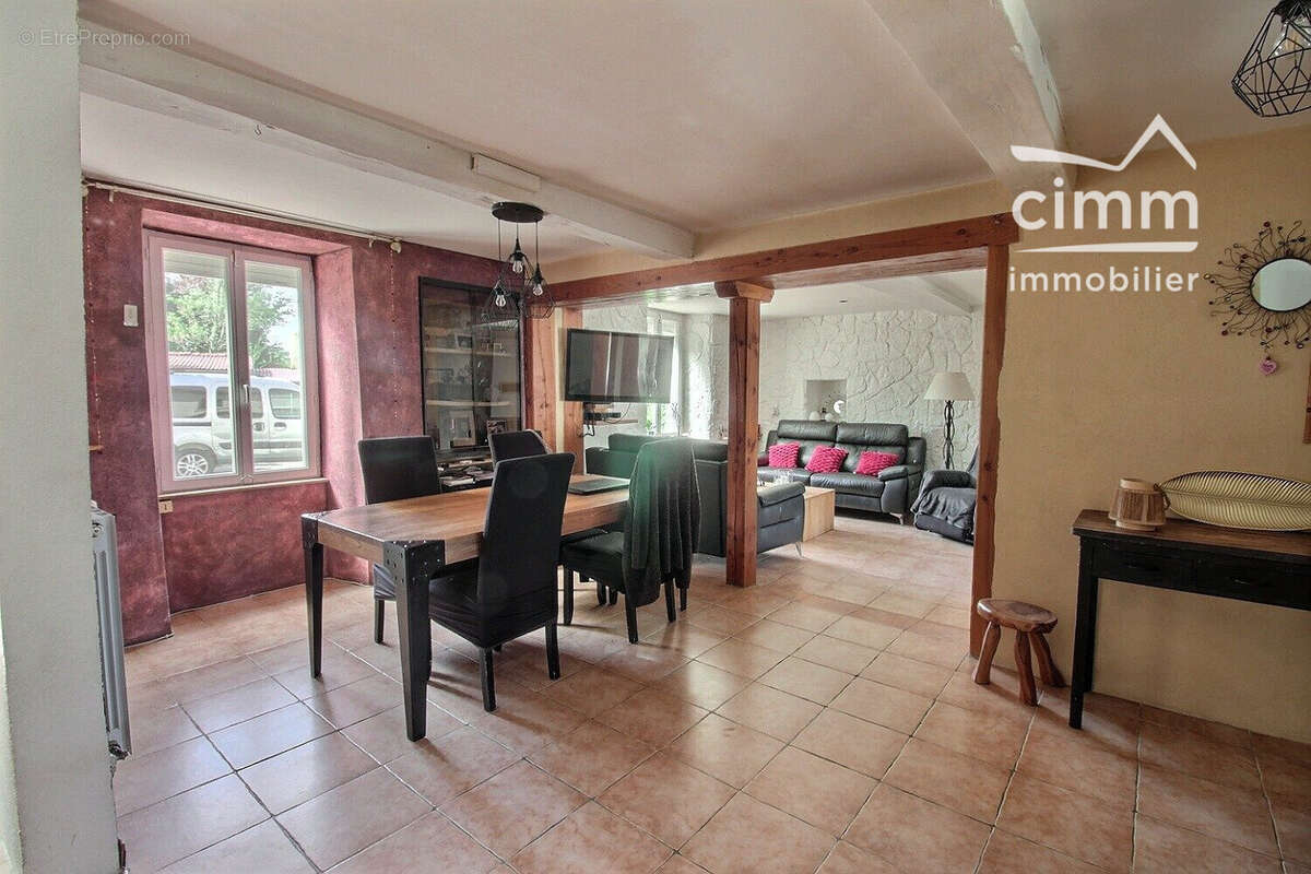 Maison 151 m² à Marcilloles  - photo 2
