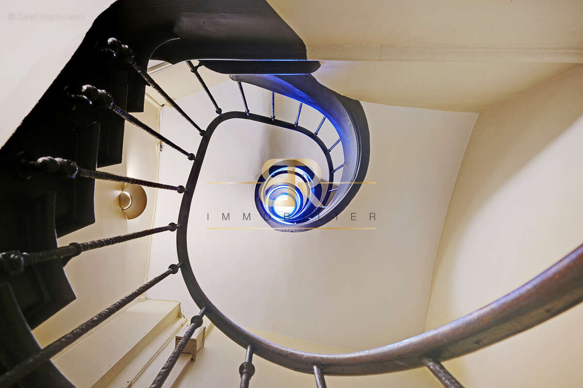 Appartement à PARIS-1E