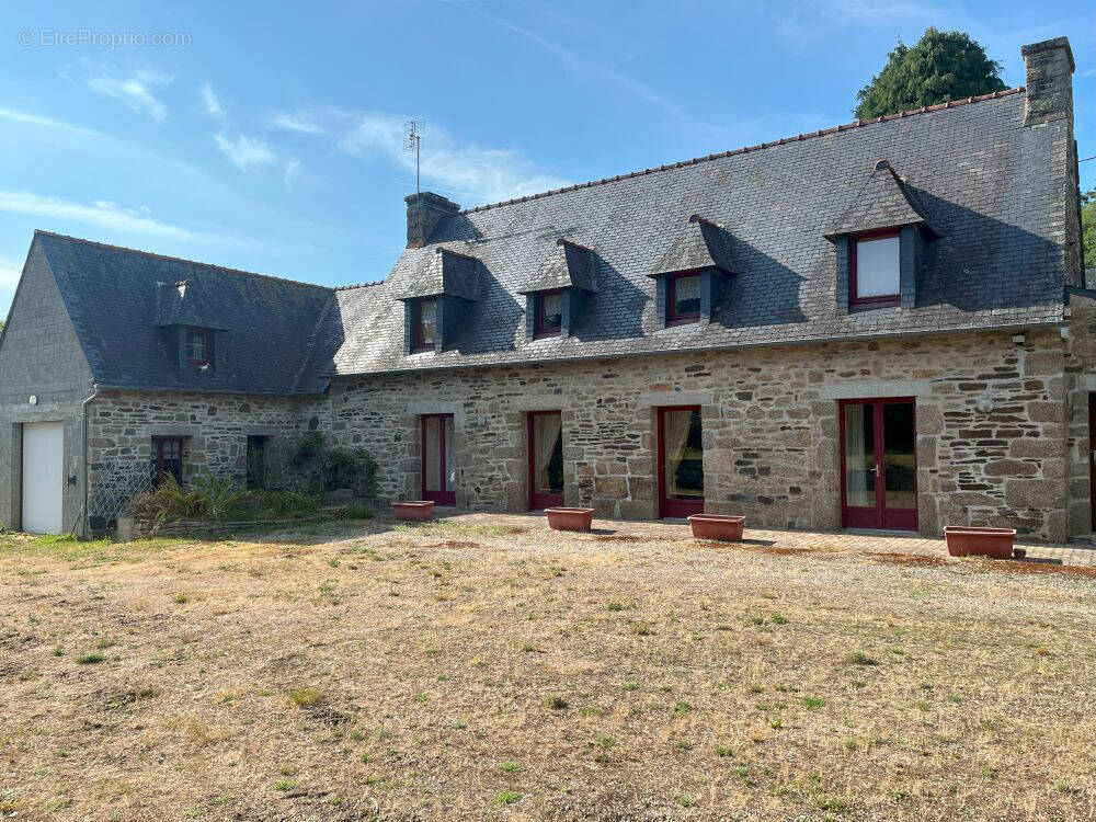 Maison à PLOUNEVEZ-QUINTIN