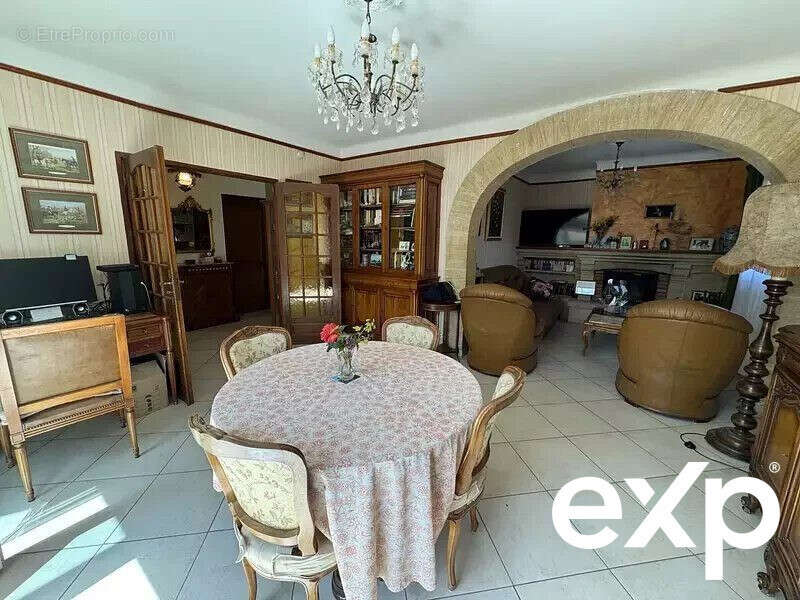 Maison à LA ROQUE-D'ANTHERON