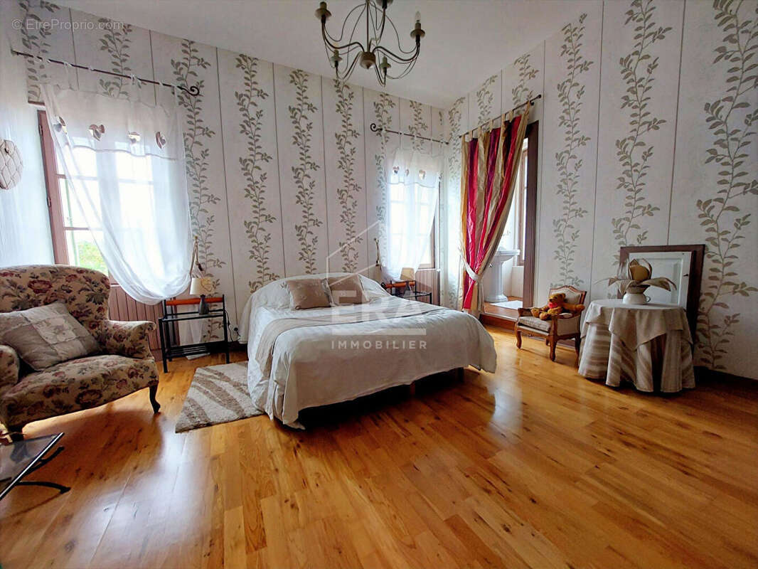 Maison à MORNAC-SUR-SEUDRE