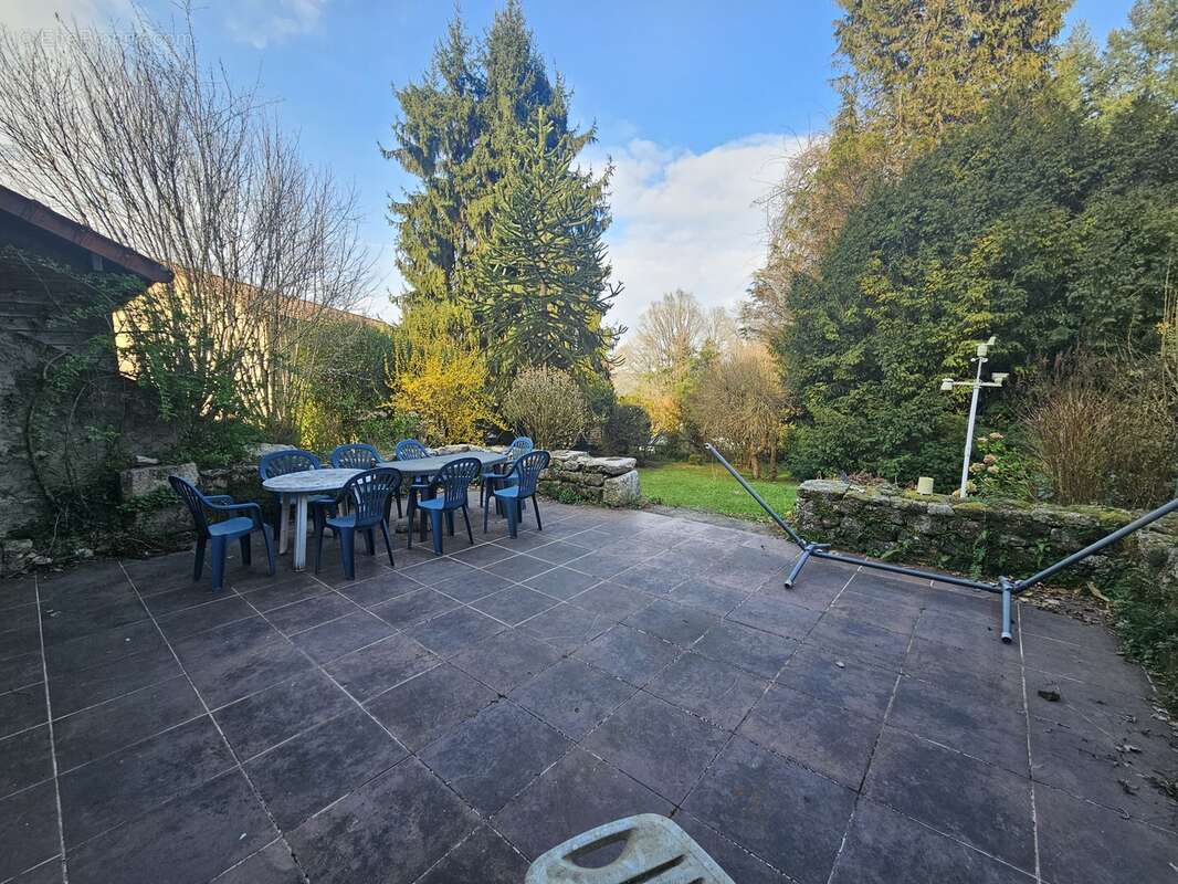 Maison à SAINT-JULIEN-LE-PETIT